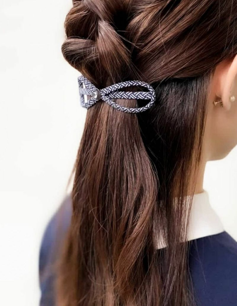 美品 acca アッカ バレッタ 革 黒 レディース - ヘアアクセサリー