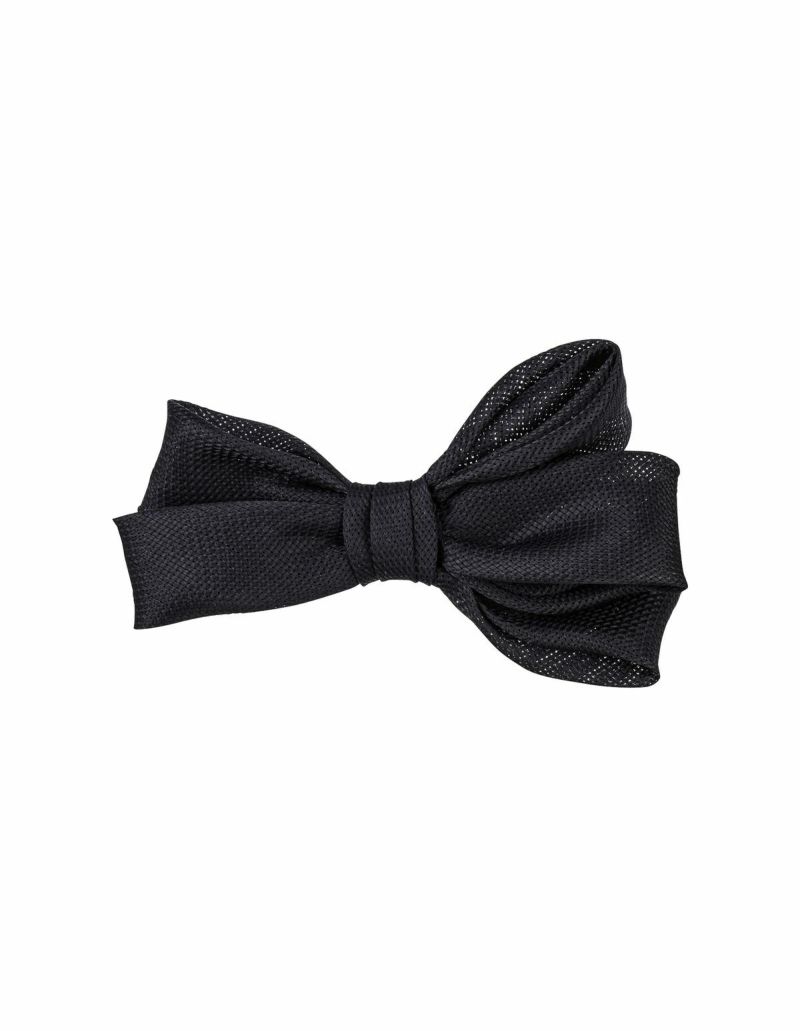 フォーマル、パーティーなどのセレモニーシーンで使える！大人可愛いヘアアクセサリーでつくるハーフアップアレンジ