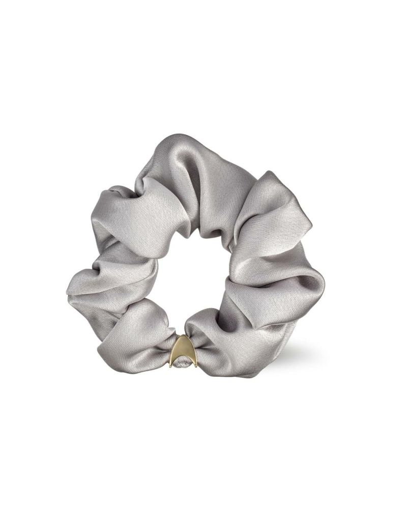 acca　 シュシュ　ブルー　グレー 　シルク（ほぼ未使用、試着のみ） シルク エンブレム シュシュ | ACCA